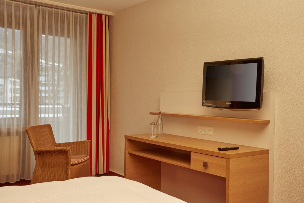 Hotel H+ &