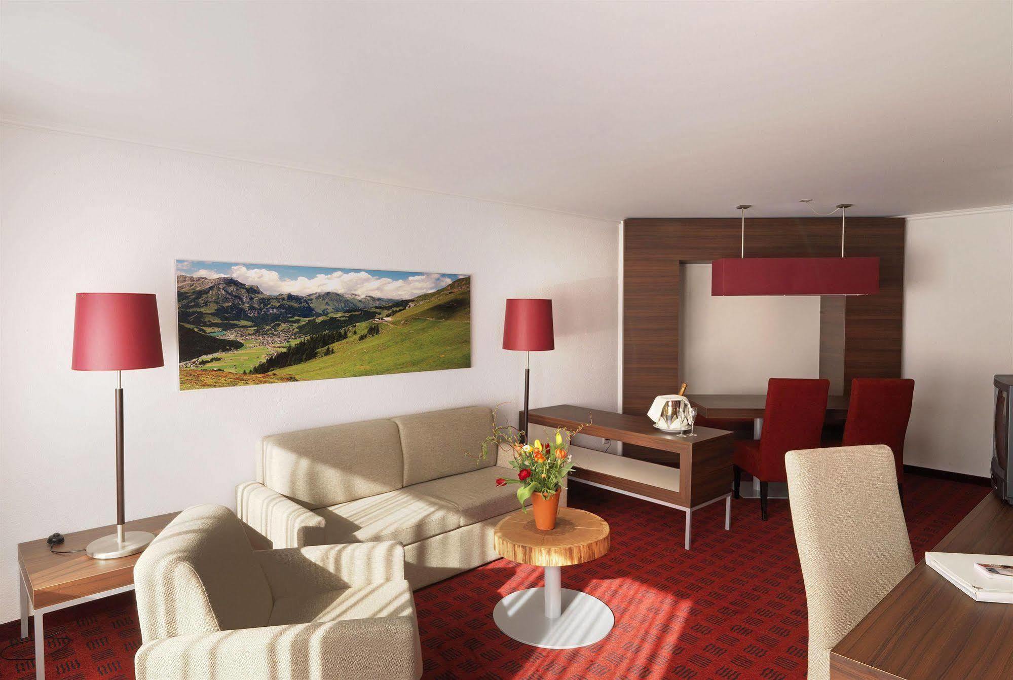 Hotel H+ &